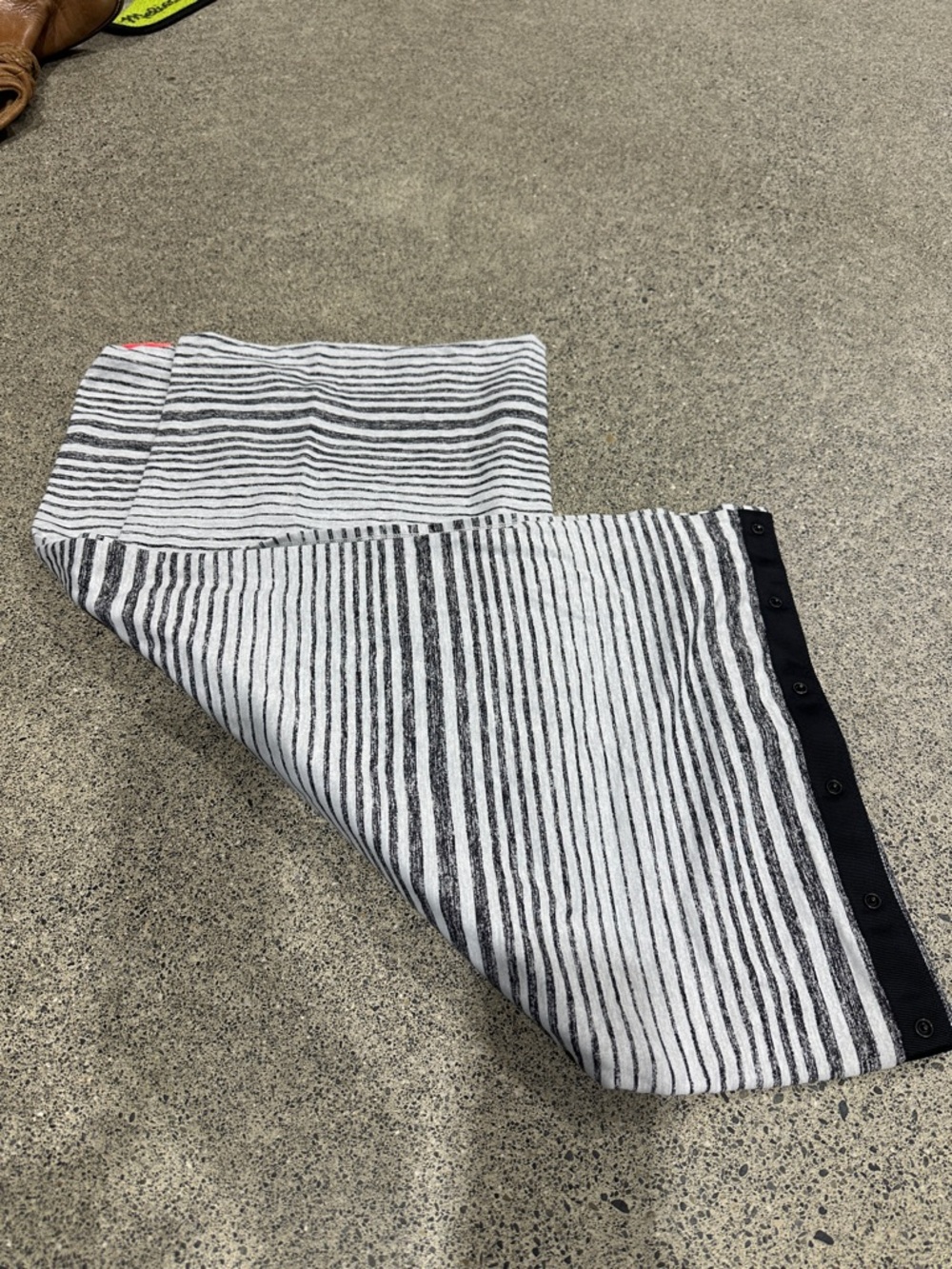 Lululemon infinity scarf Striped Black & White